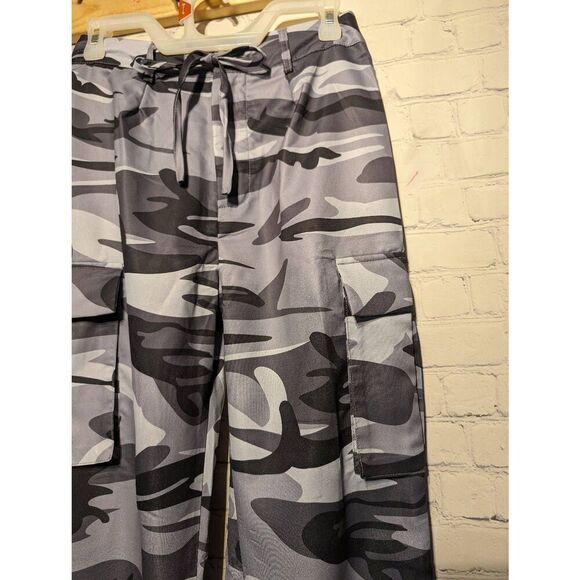 Shein high-rise cargo camo loose fit pants small * - Picture 3 of 4